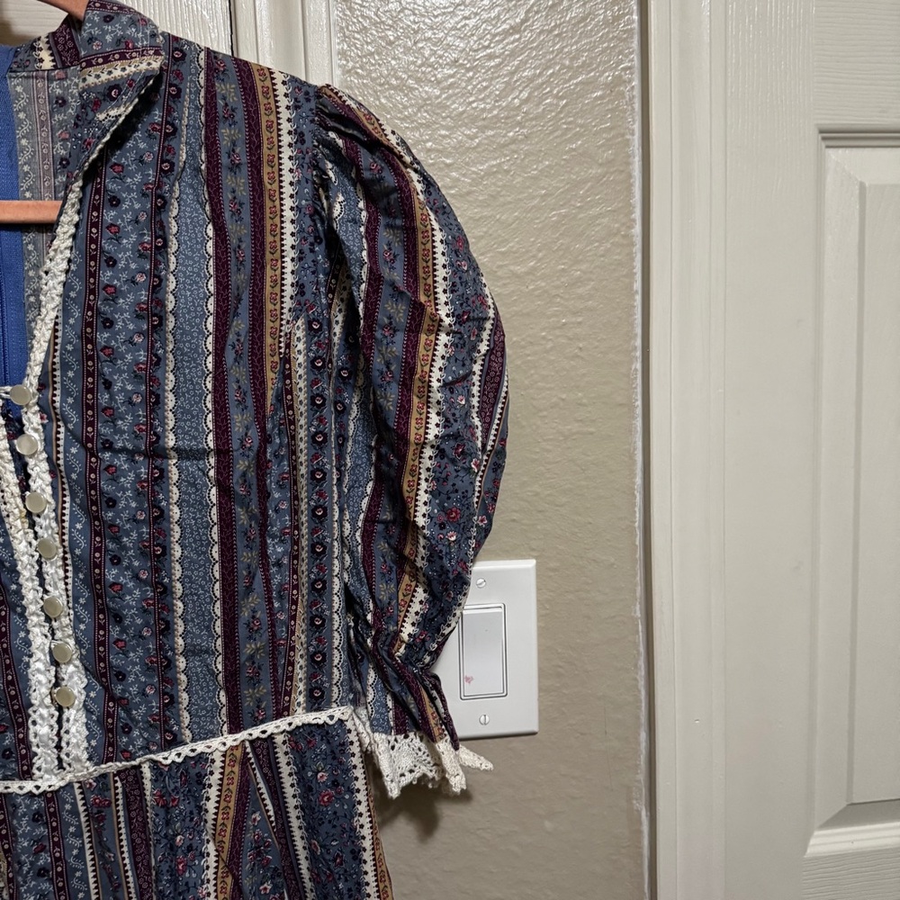 VINTAGE HANDMADE DRESS - Picture 5 of 15
